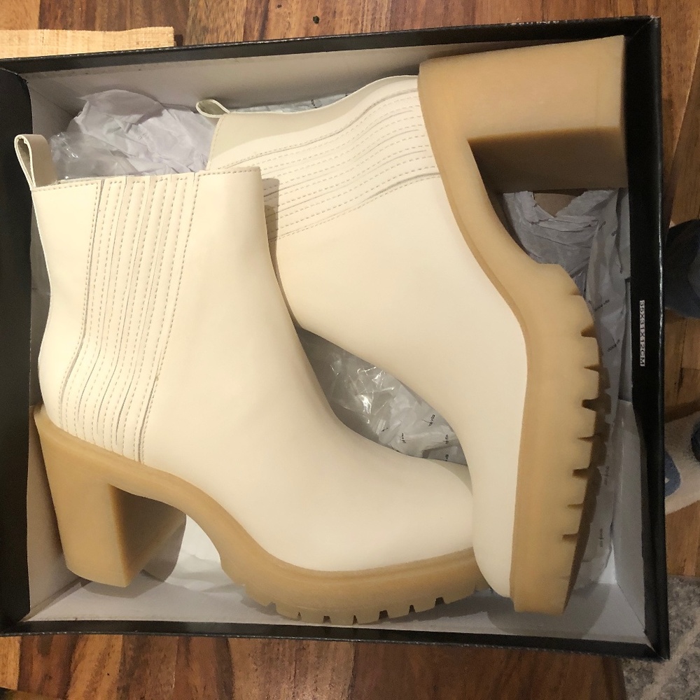 Dolce Vita Ivory womens 9.5 boots - brand new